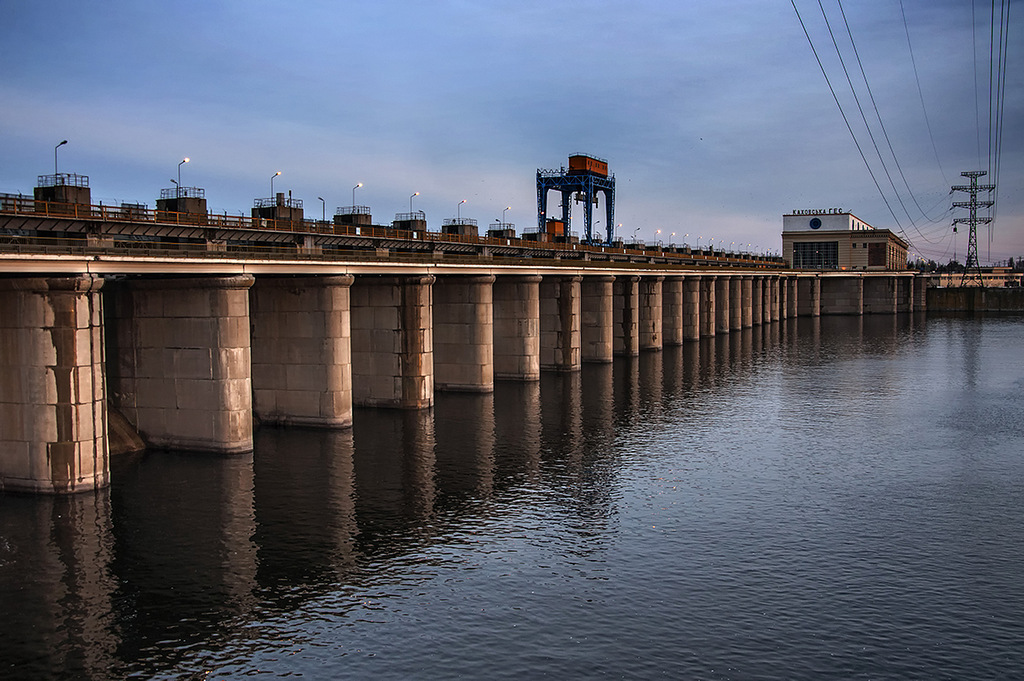 Водохранилища украины. Новая Каховка ГЭС. Каховская ГЭС Украина. Каховская ГЭС дамба. ГЭС Херсонская область.